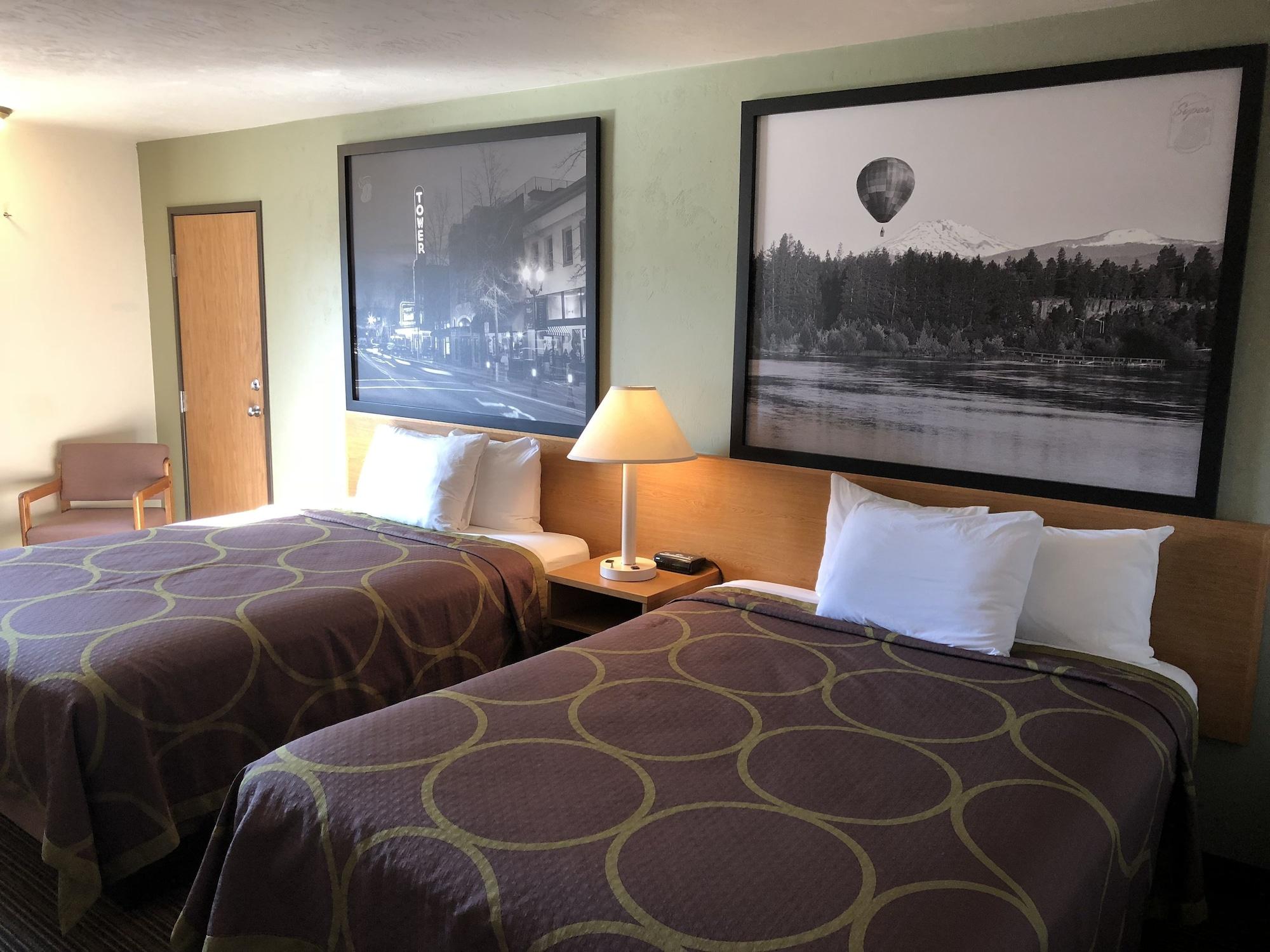 Super 8 By Wyndham Bend Hotel Exterior foto